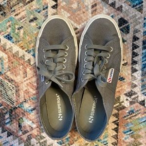 Gray Superga tennis shoes